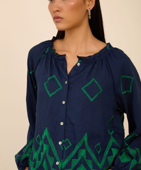 Meisie blusa con bordado a contraste azul meisie M99B07PEN 01 e1770917300950