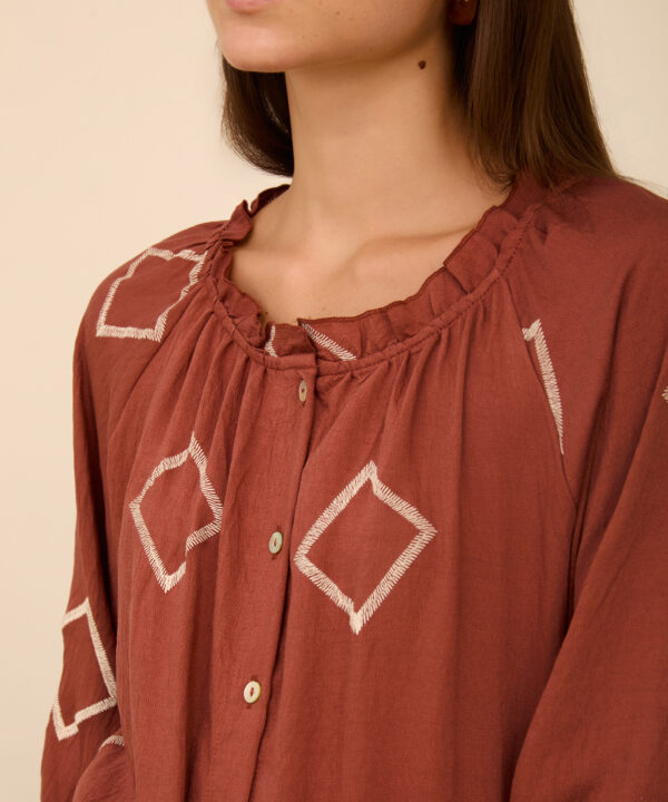 Meisie blusa con bordado a contraste teja meisïe