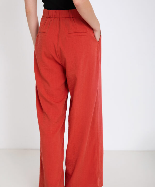 Skatie pantalon fluido pinzas Skatie S05P151GRN 04 e1770574497307