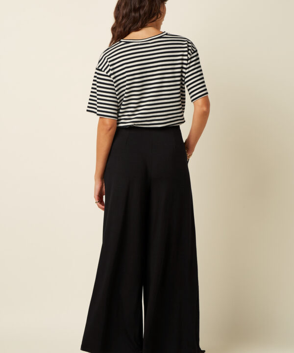 King Louie Espana pantalones antonia silva negros ancho King Louie 09479 001 MB e1772909647711