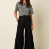 King Louie Espana pantalones antonia silva negros ancho King Louie 09479 001 MF e1772909661472