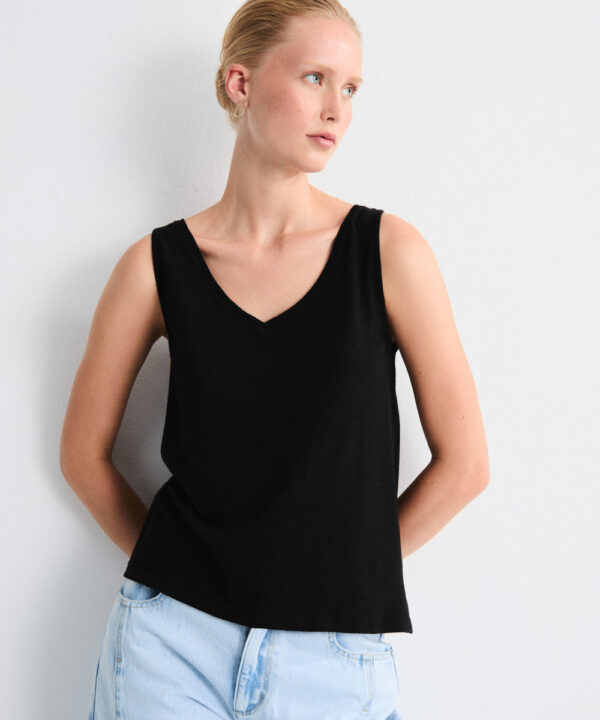 Mus Bombon camiseta tirantes negro negra cuello pico TOP LUZARA NEGRO 1 e1772371238116