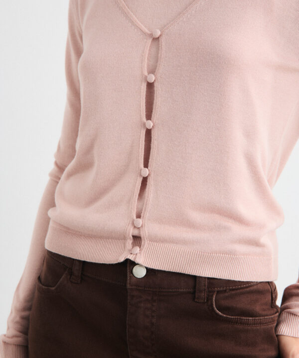 Mus Bombon cardigan fino escote pico CAR YAKIRA ROSA 2 e1772372412467