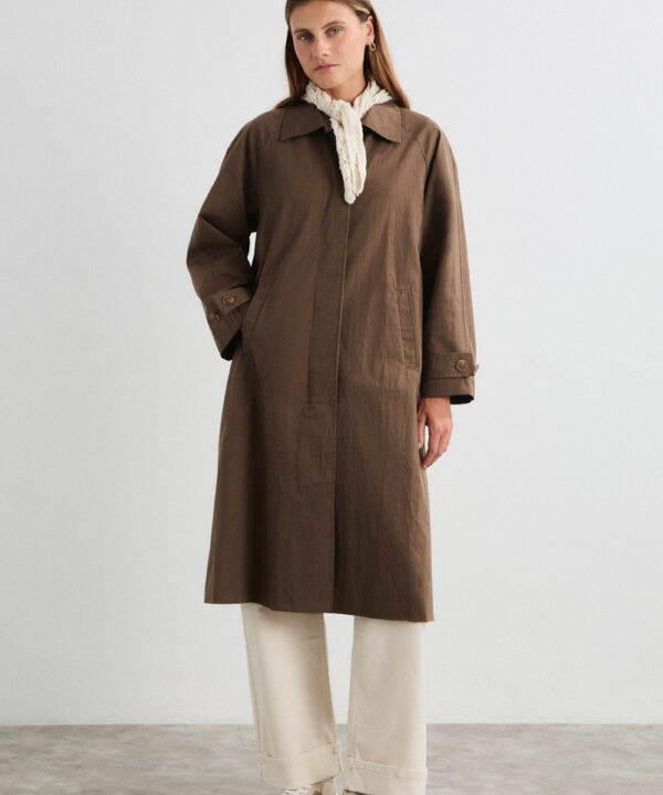 Mus Bombon gabardina larga marron chocolate CHA AELIA CAQUI 3 e1772386927748