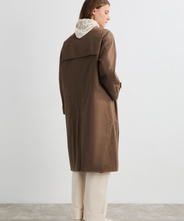Mus Bombon gabardina larga marron chocolate CHA AELIA CAQUI 4 e1772386942457