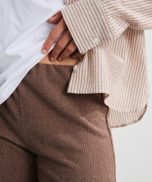 Alternative view of Pantalón texturizado MUS & BOMBON Liora marrón