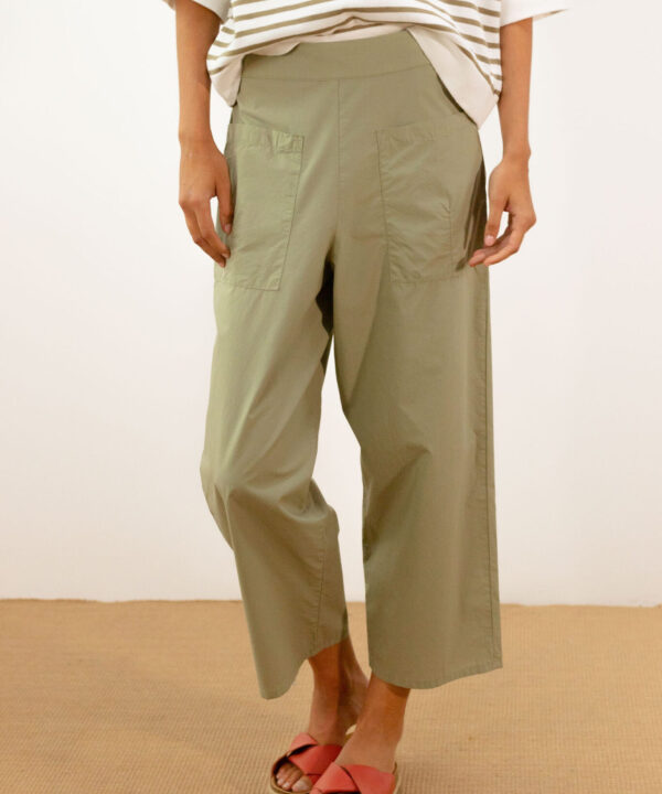 PAN producto basico pantalon verde 2601493acap 03 1 scaled 1 scaled e1772986253830