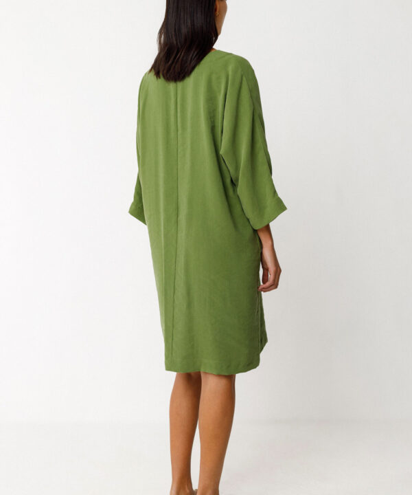 SKFK Vestido nikole verde oliva tencel scaled e1773323588483