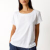 SKFK camiseta IRIDE blanca cuello redondo scaled e1774423621153