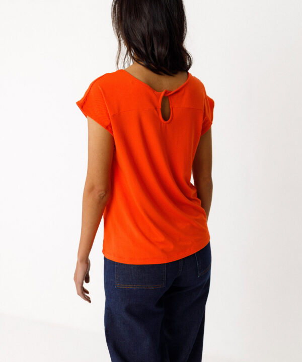 SKFK camiseta zur 9 modal naranja manga japonesa scaled e1774338588960