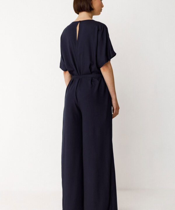 SKFK mono largo Kaie azul marino scaled e1773325365225