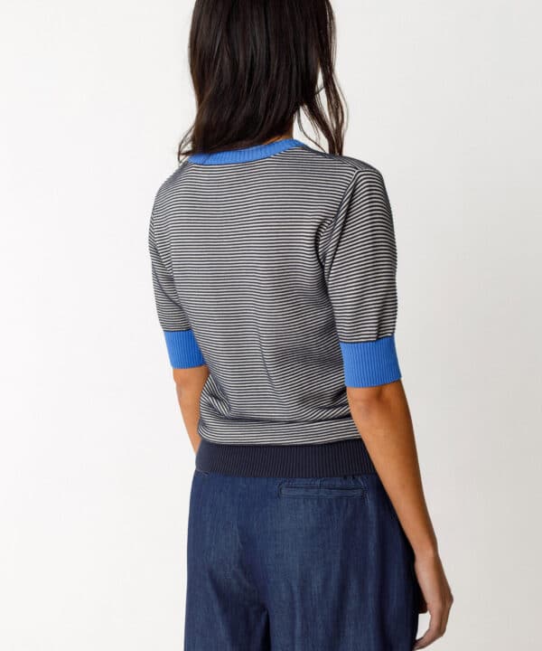 SKFK sueter MUIKE rayas azul marino manga corta scaled e1774252704478