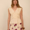 meisie top con flores en relieve crudo Meisie M99T05IVY 1 e1774983579387