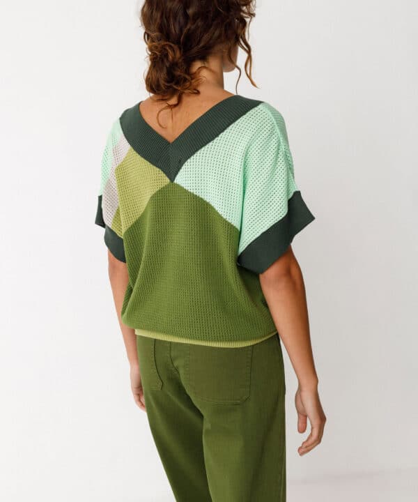 sueter gaxe gots SKFK verde cuello pico scaled e1774253396712