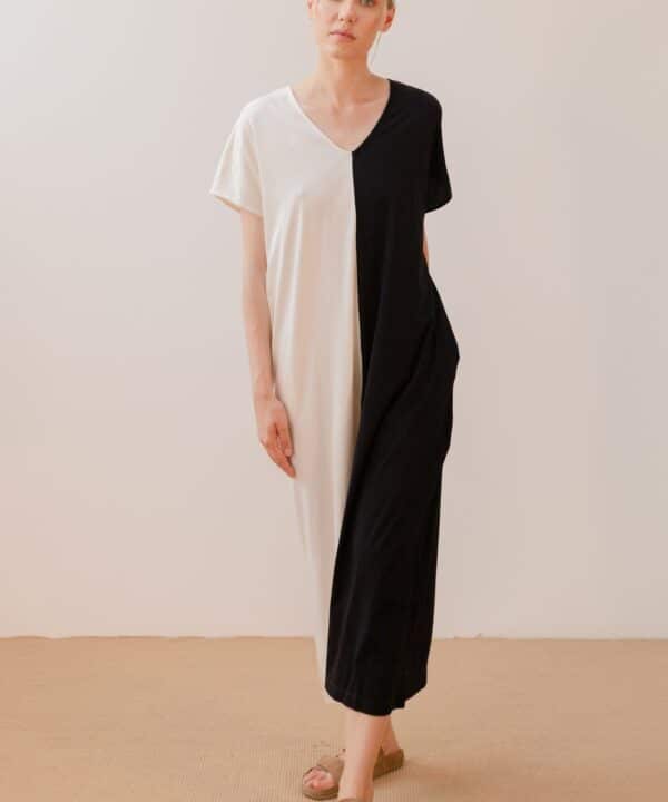 Vestido cuello pico algodón P.A.N crudo negro