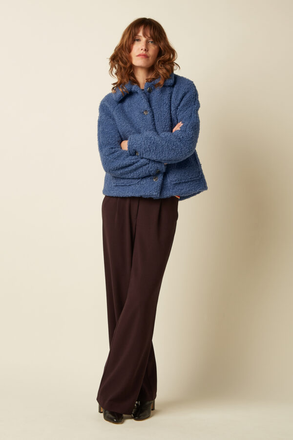 King Louie Espana chaqueta corta azul Sylvie Chopsui 09936 488 MF e1790855861225 Chaqueta Sylvie KING LOUÏE Chopsui azul