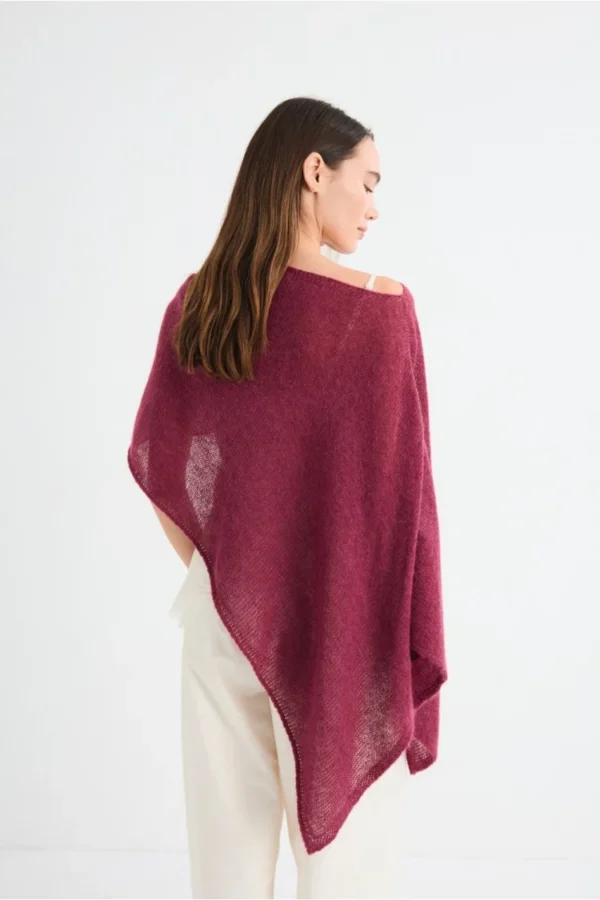 Mus Bombon capa punto alpaca cuello redondo musbombon fucsia capa lumen e1792318808763 Capa alpaca escote redondo MUS BOMBON Lumen fucsia