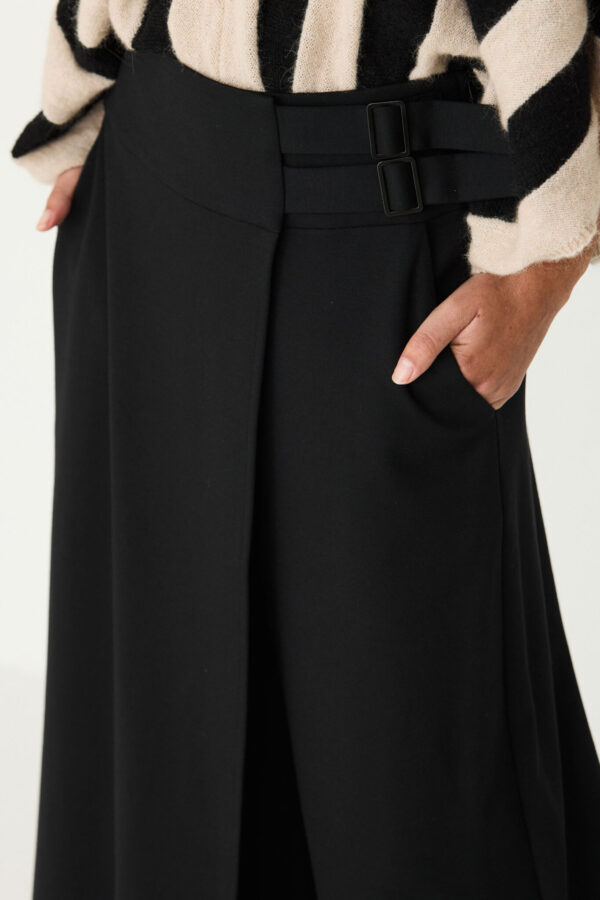 SKFK pantalon Araika negro moda sostenible wtr00638 02n 2 scaled e1791529058918 Pantalón SKFK Araika - Imagen 2