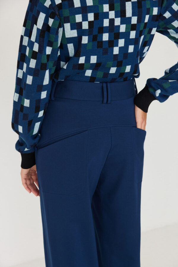 SKFK pantalon mirari azul cobalto modal pantalon mirari scaled e1791529914727 Pantalón SKFK Mirari - Imagen 3