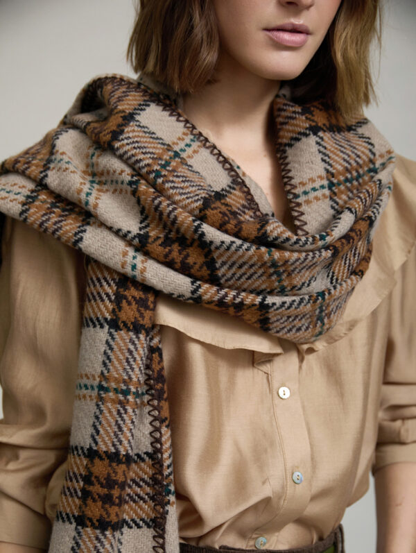 Skatie bufanda punto jacquard a cuadros marron skatie S204A07WAX 03 e1791109551380 Bufanda de punto SKATÏE jacquard a cuadros